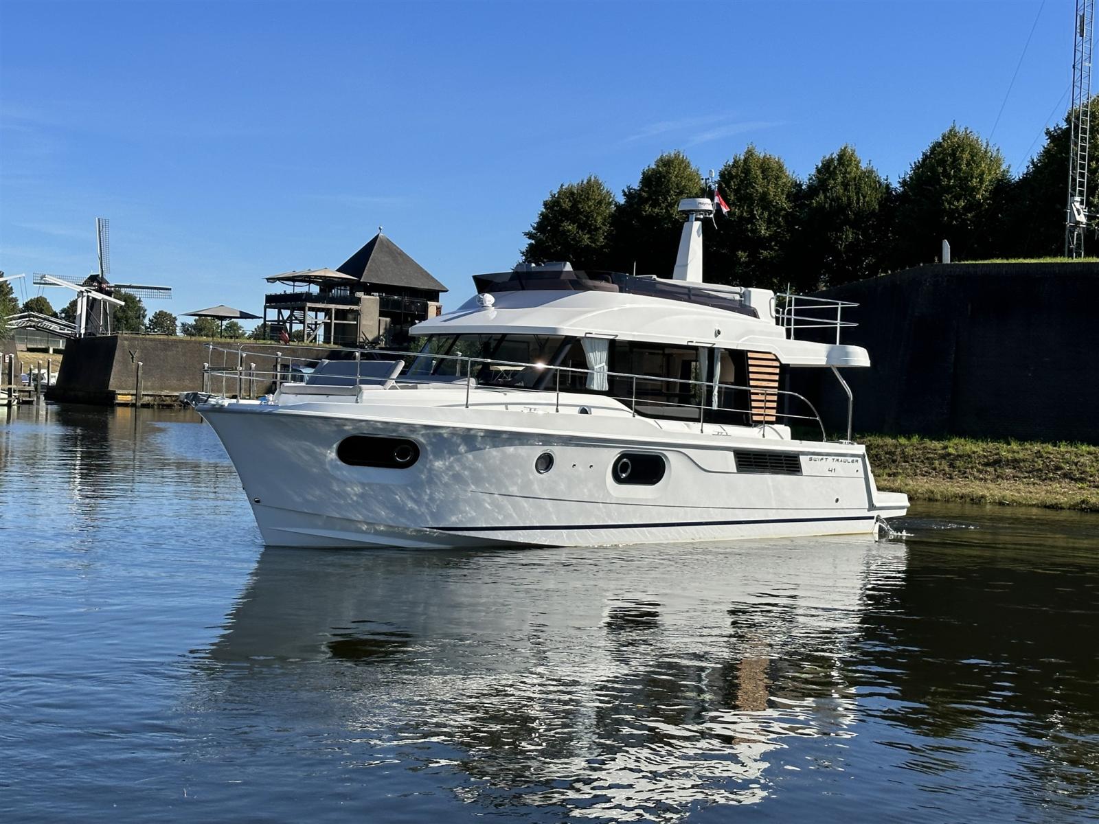 beneteau Swift trawler 41 fly