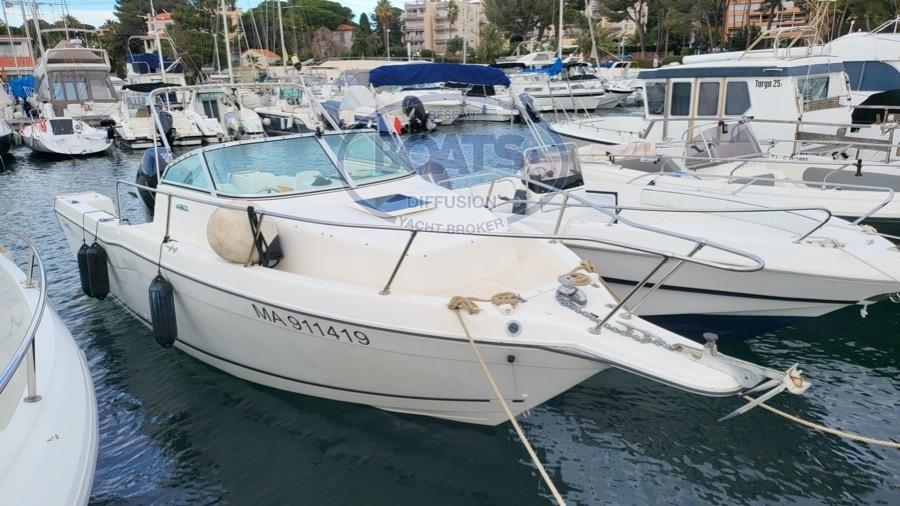 seaswirl Seaswirl striper 2600 ob