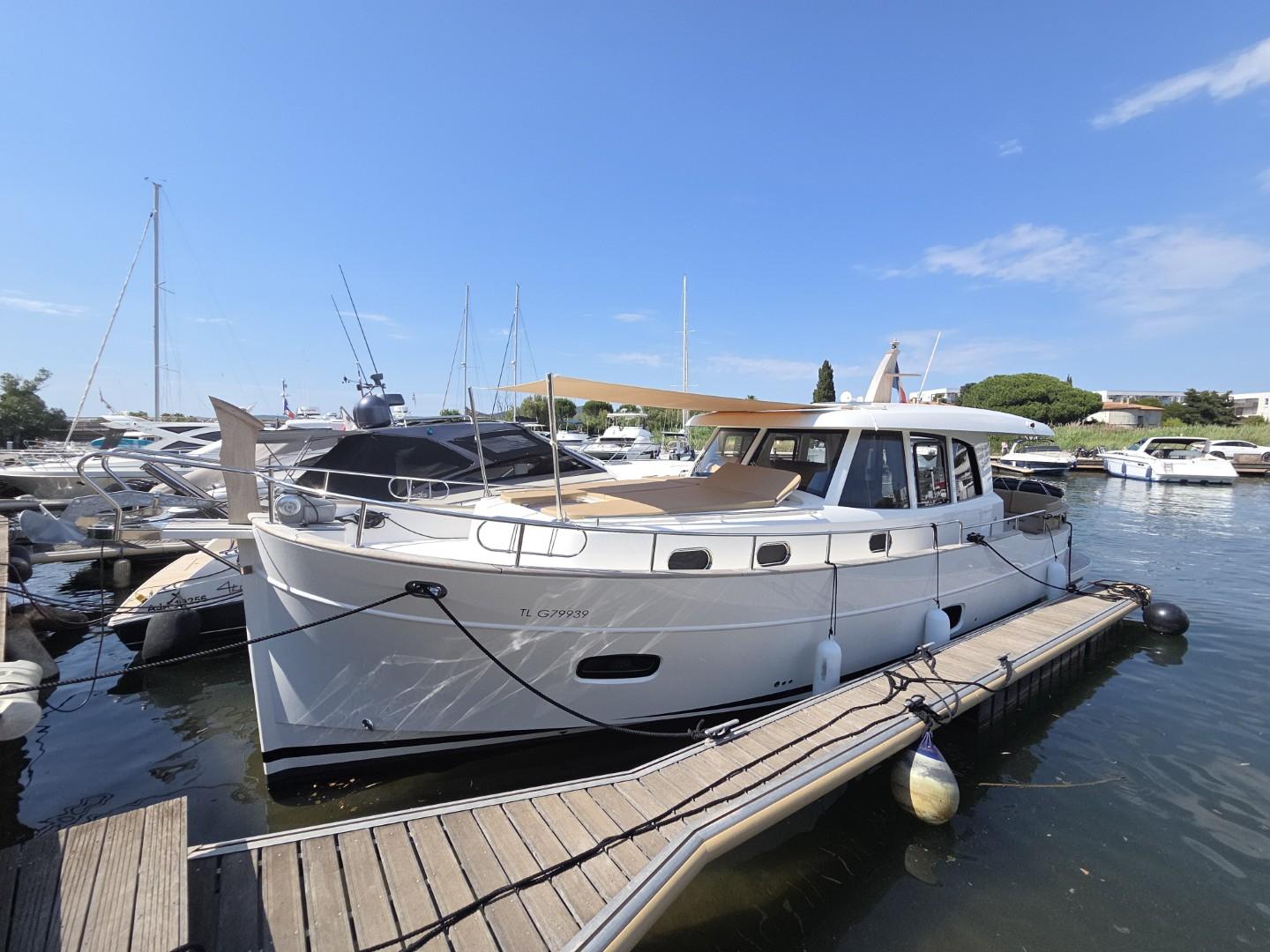 sasga yachts 42 hard top