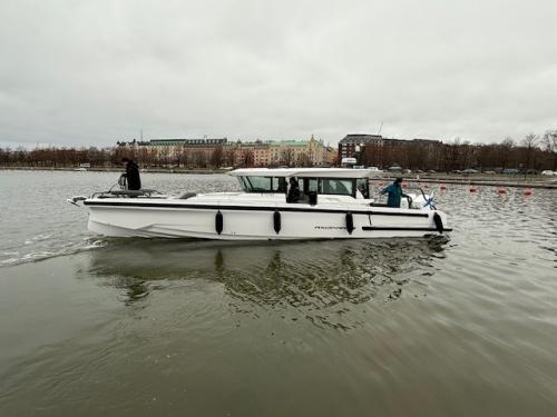 Axopar 38 cross cabin