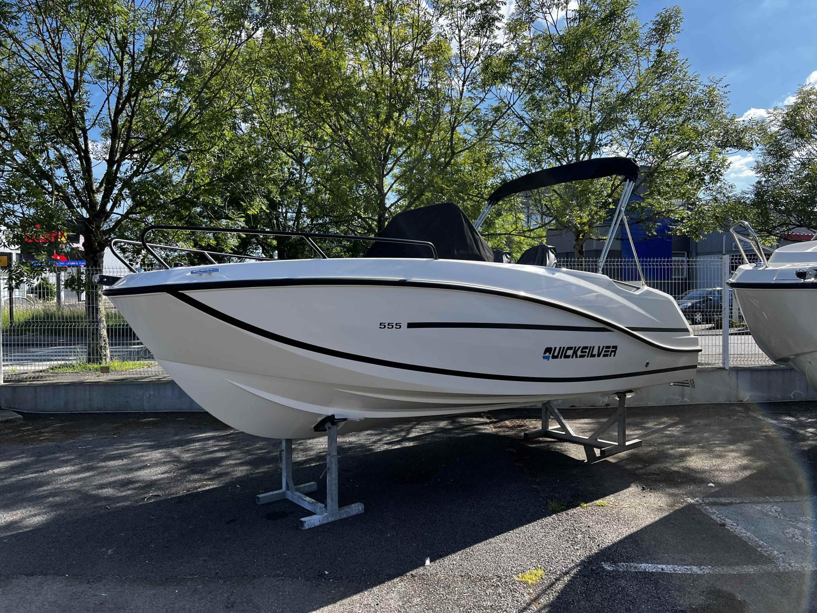 quicksilver Activ 555 open
