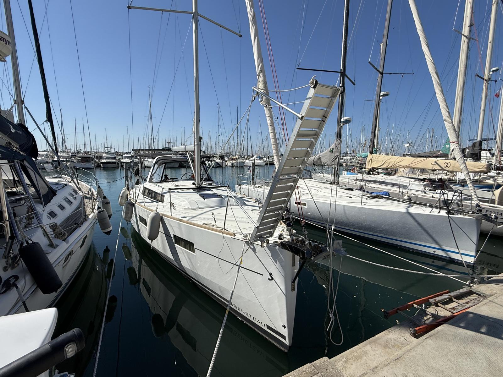 beneteau Oceanis 38
