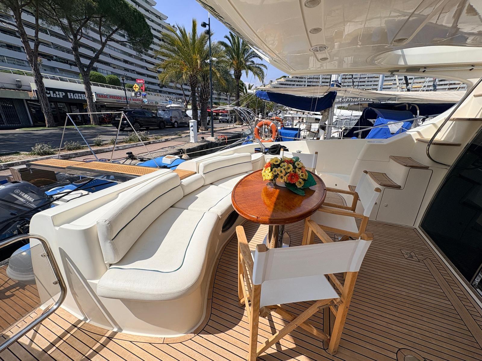 azimut 62