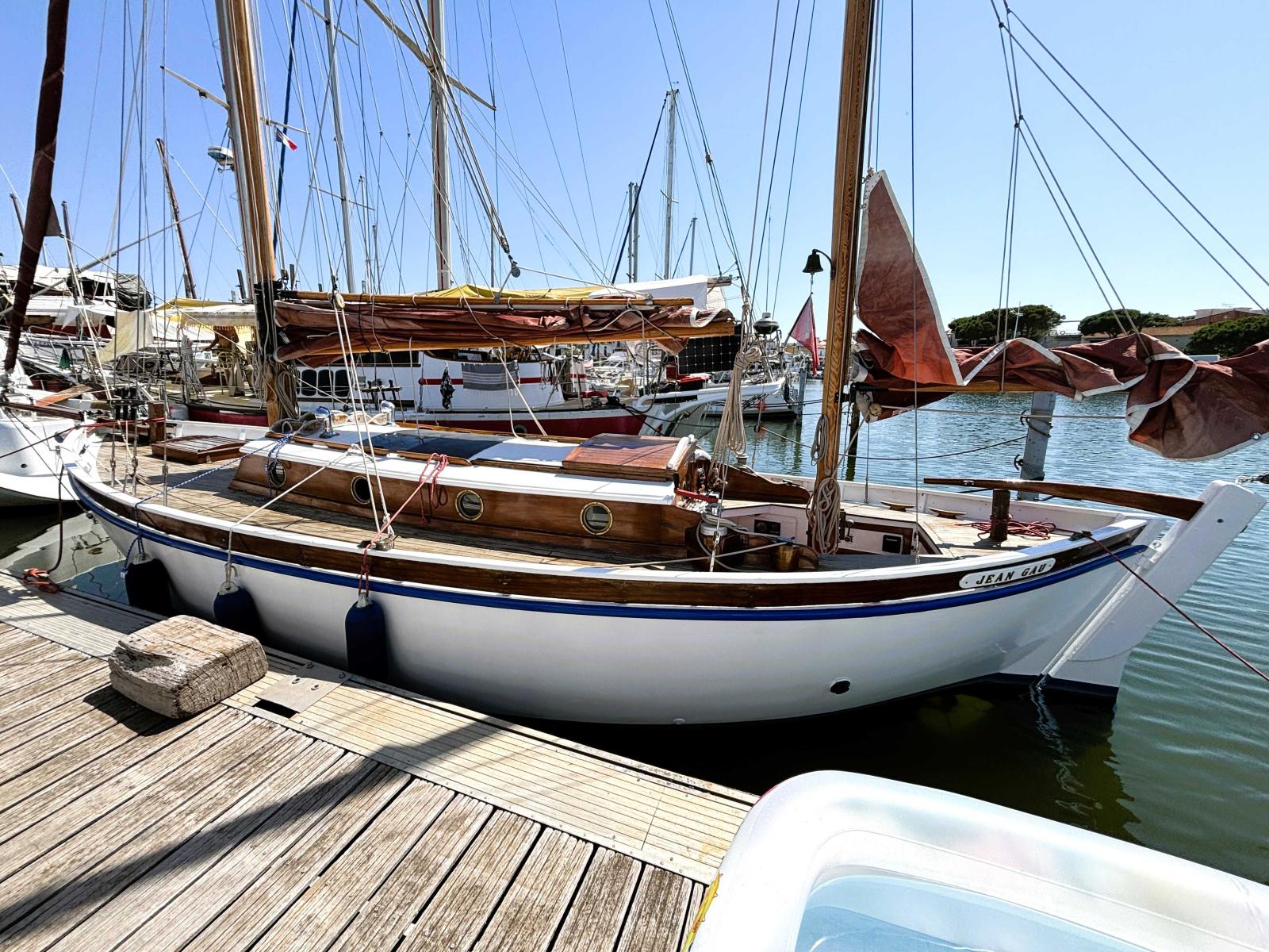 sirvent Tahiti ketch