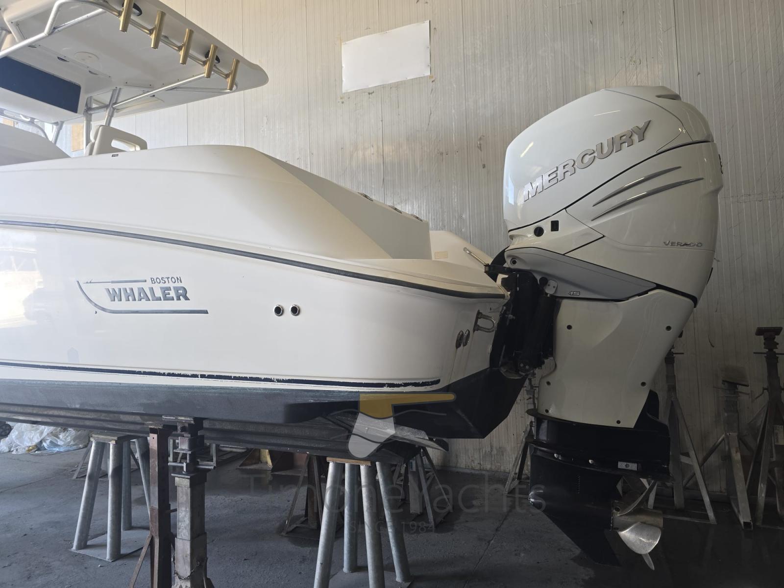 boston whaler Outrage 320