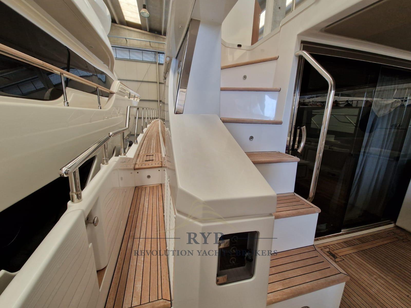 azimut 66 flybridge