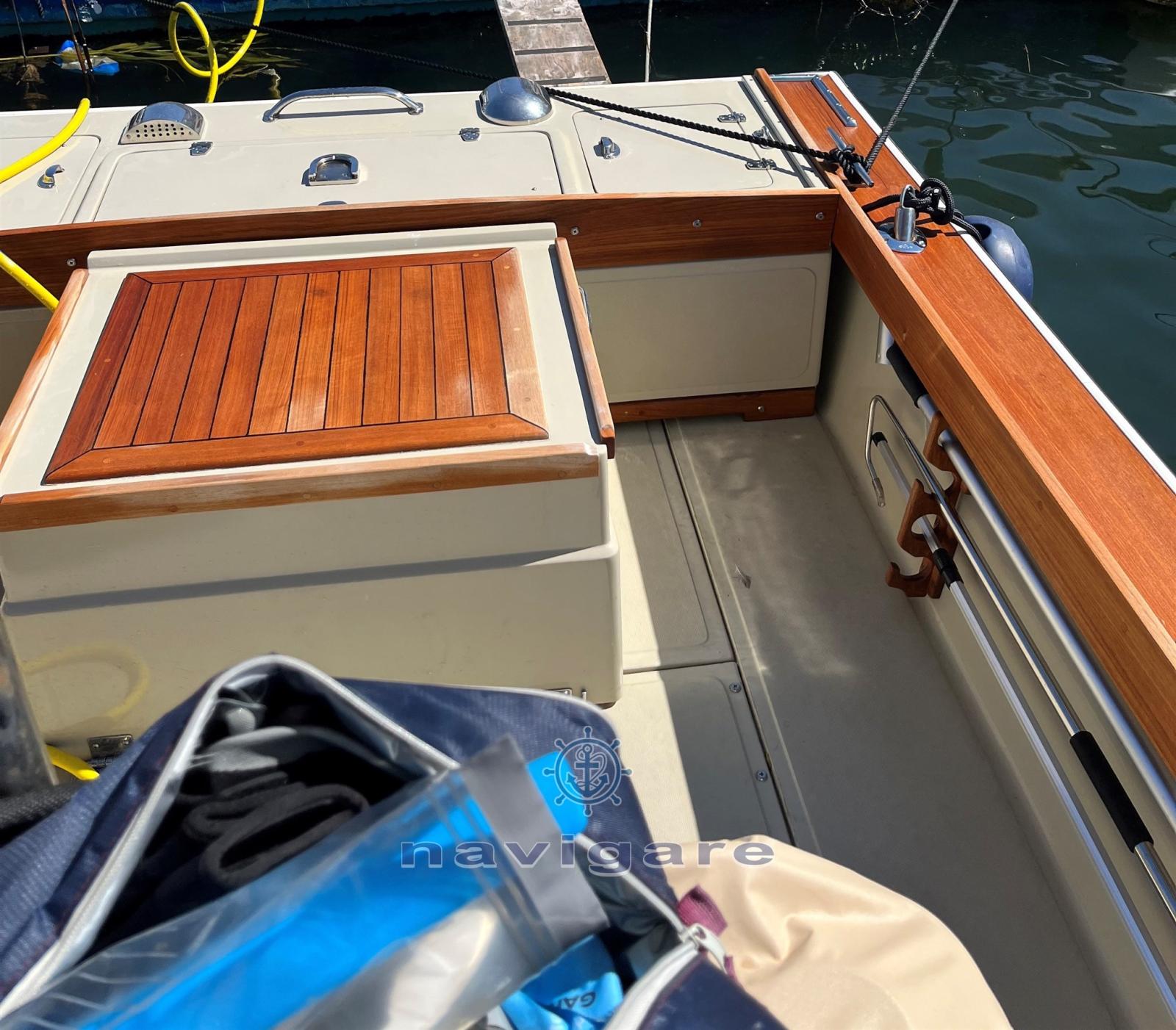 boston whaler 23 outrage