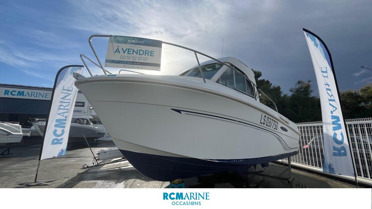 beneteau Antares 6 fishing