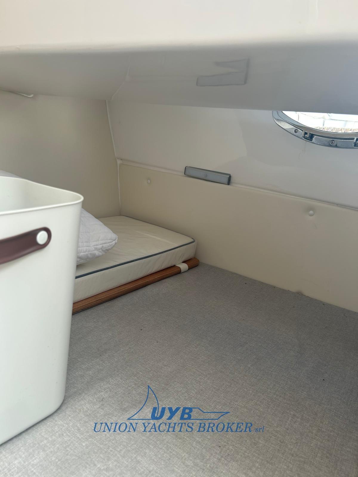 Marinello 26 cabin