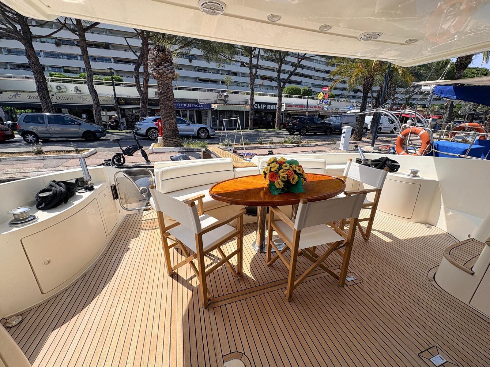 azimut 62