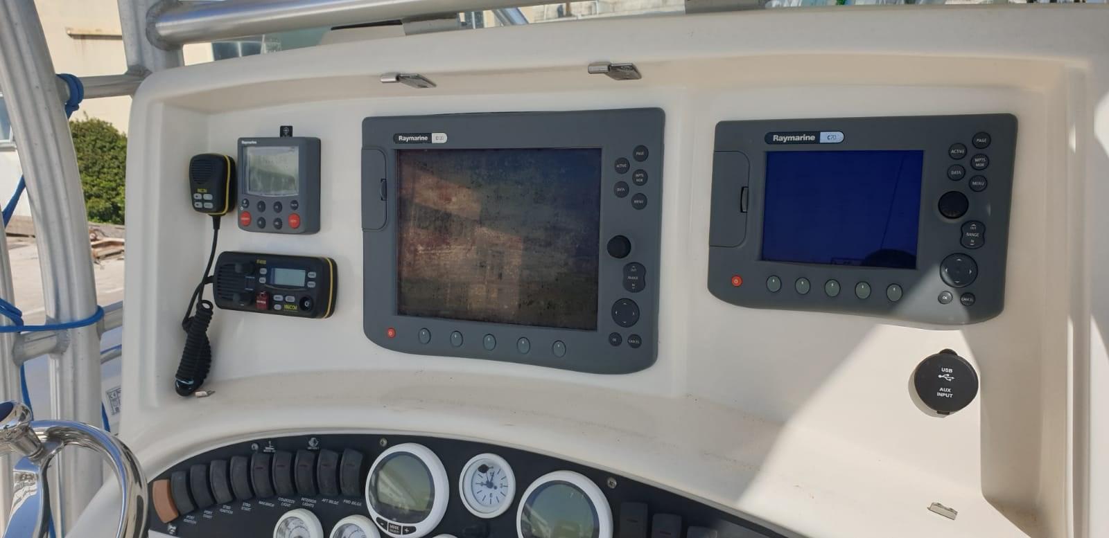 boston whaler Outrage 320