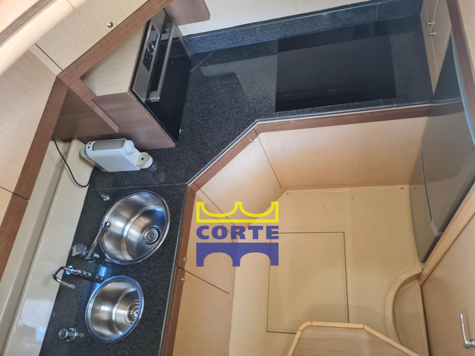 ferretti yachts 550