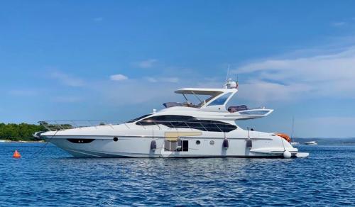 Azimut 64 fly