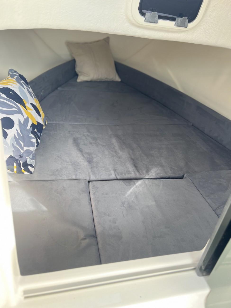 b2 marine Cap ferret 702 sun deck