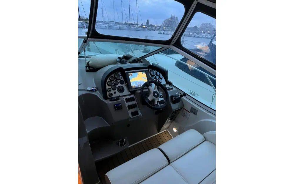 cruisers yachts Cruisers yachts 330 express