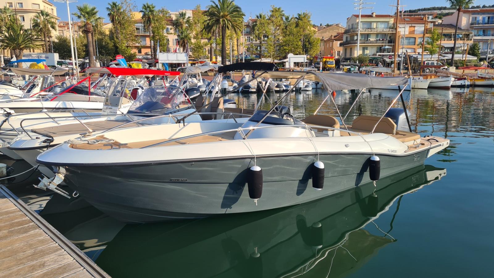 clear marine Libra 750 open