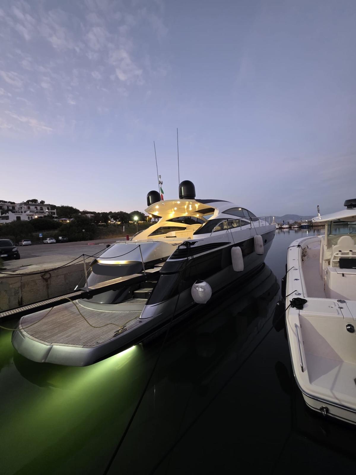 pershing 56'