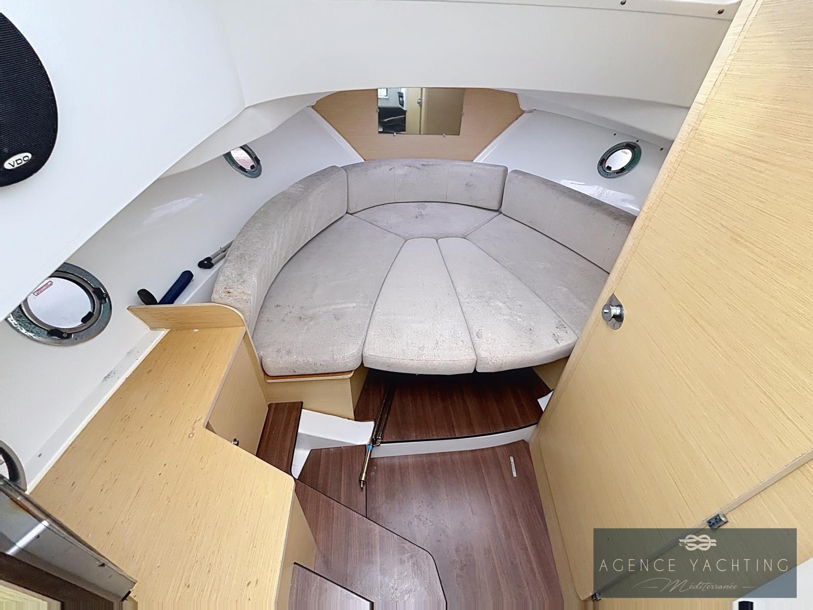 beneteau Flyer 850 sun deck