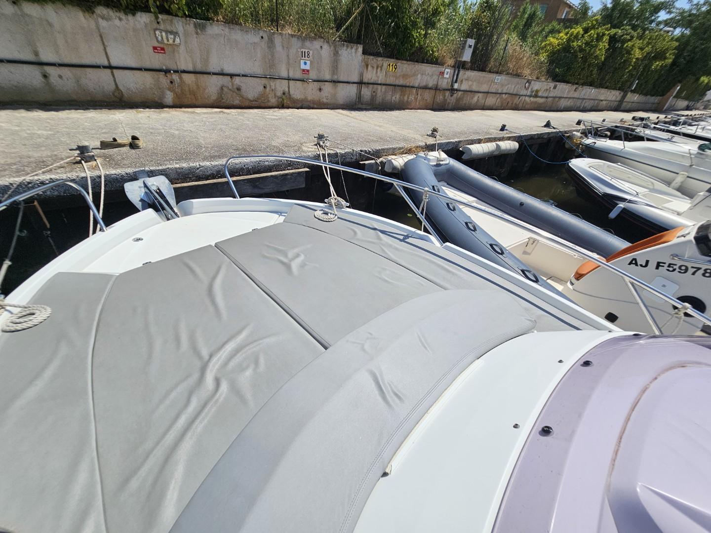 beneteau Flyer 750 sun deck