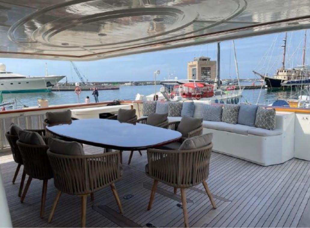 custom line Navetta 27