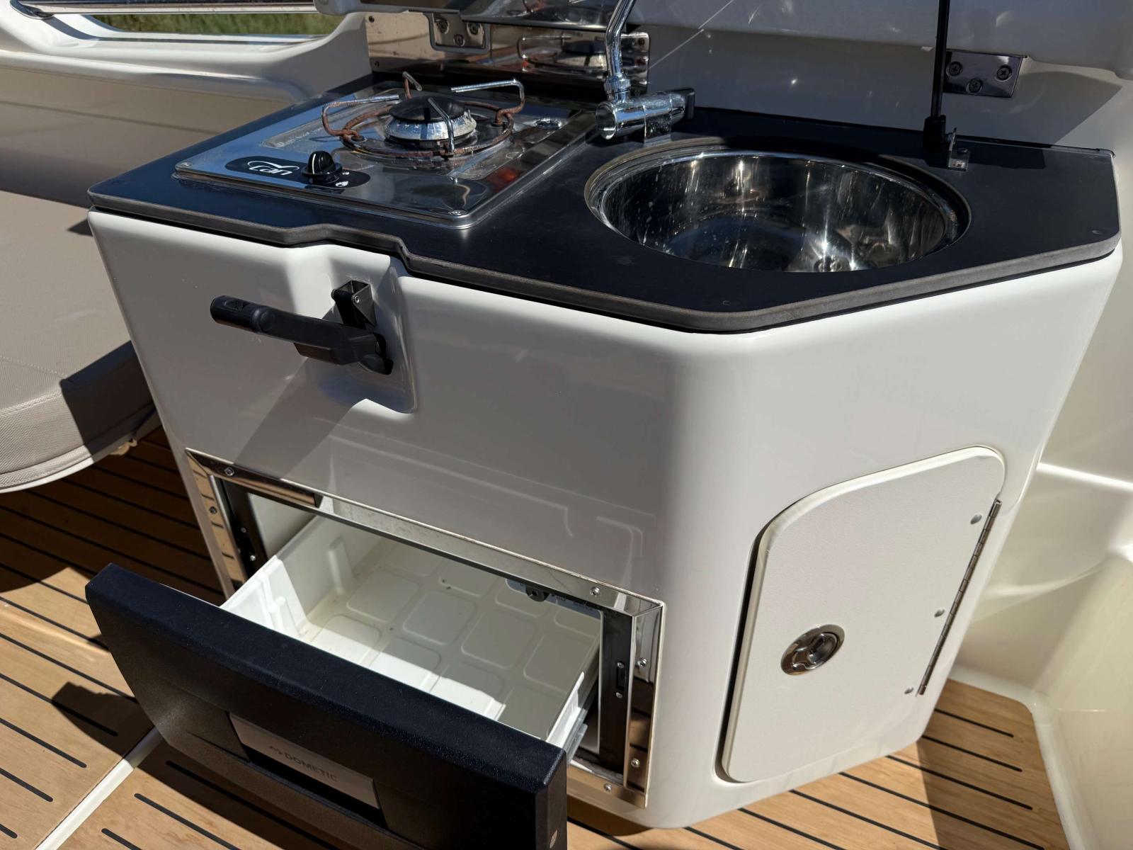 quicksilver Activ 755 sundeck