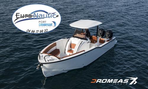 dromeas yachts D28 center console