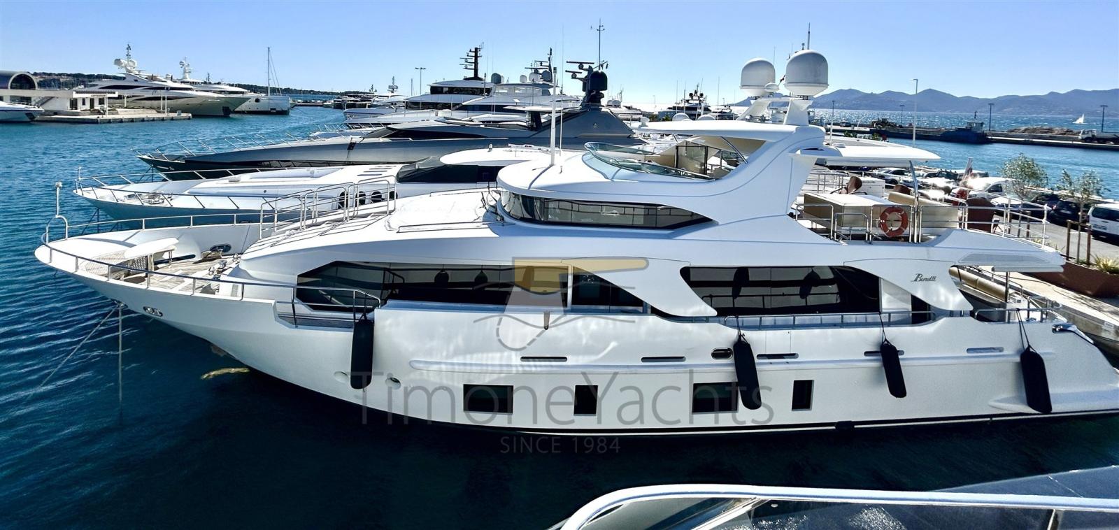 benetti Delfino 93'