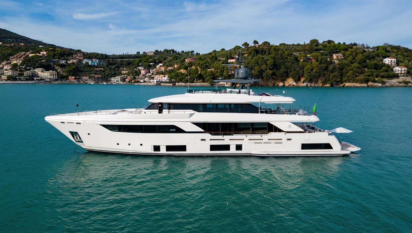 custom line Navetta 37