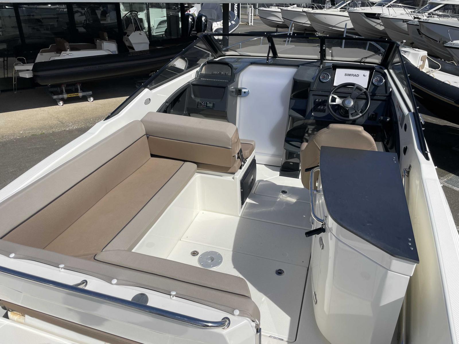 quicksilver Activ 755 cruiser