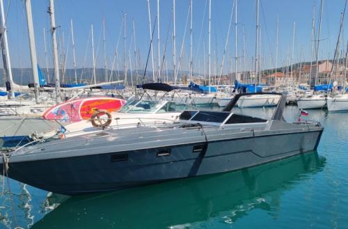 Glastron la raya