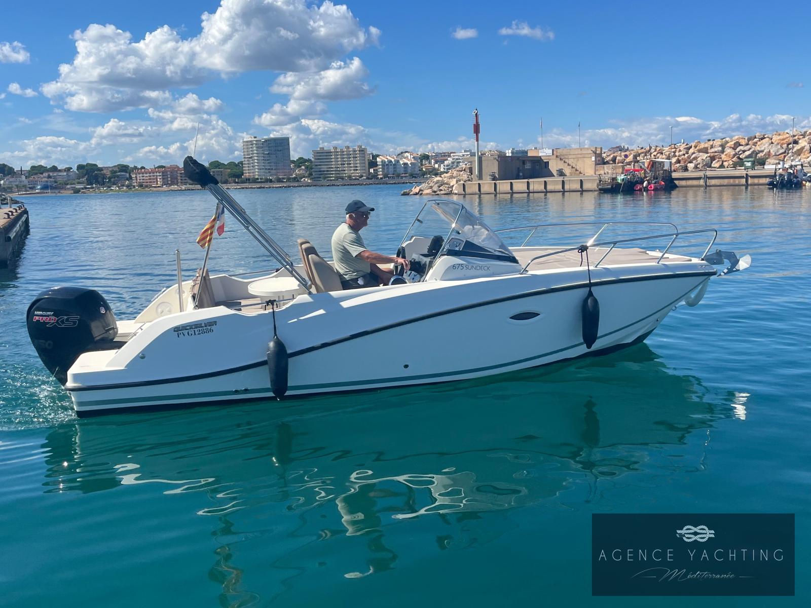 quicksilver Activ 675 sundeck