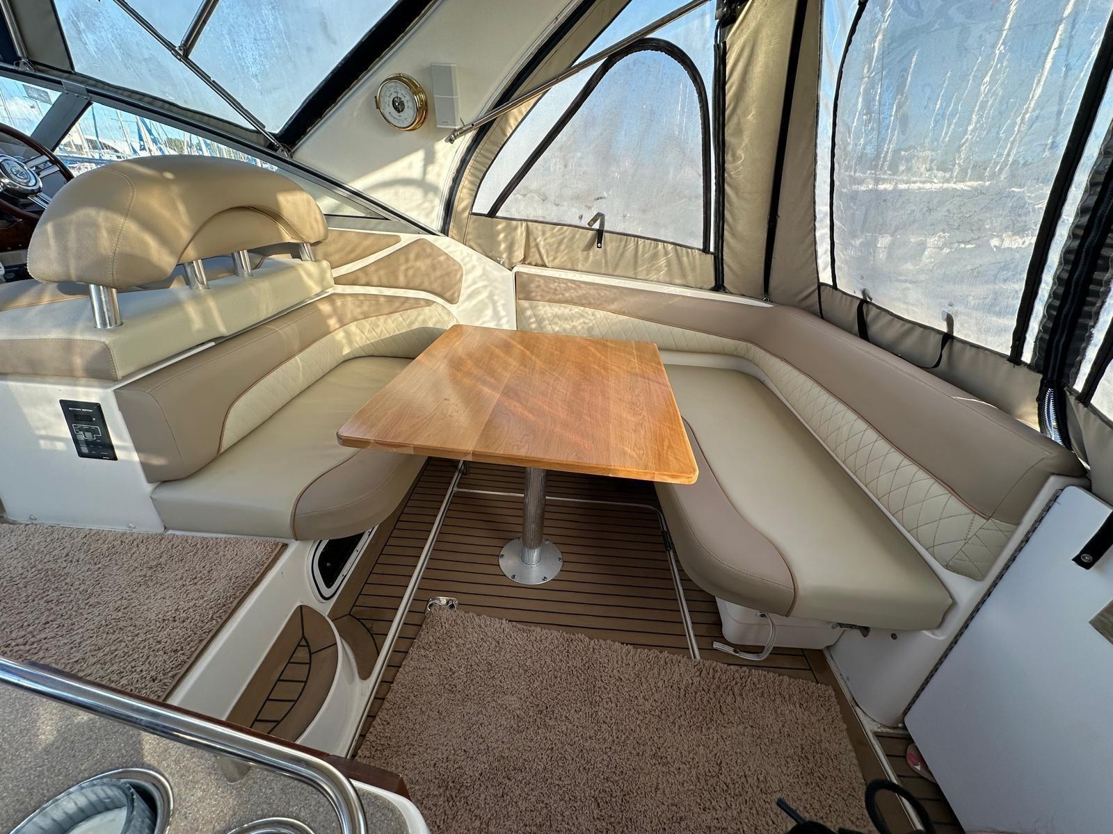 larson boats Cabrio 330