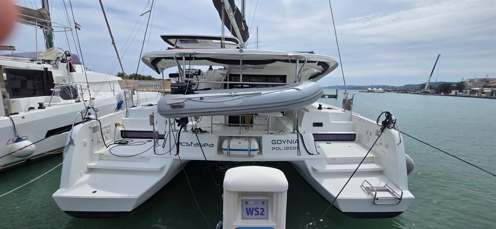 lagoon 42