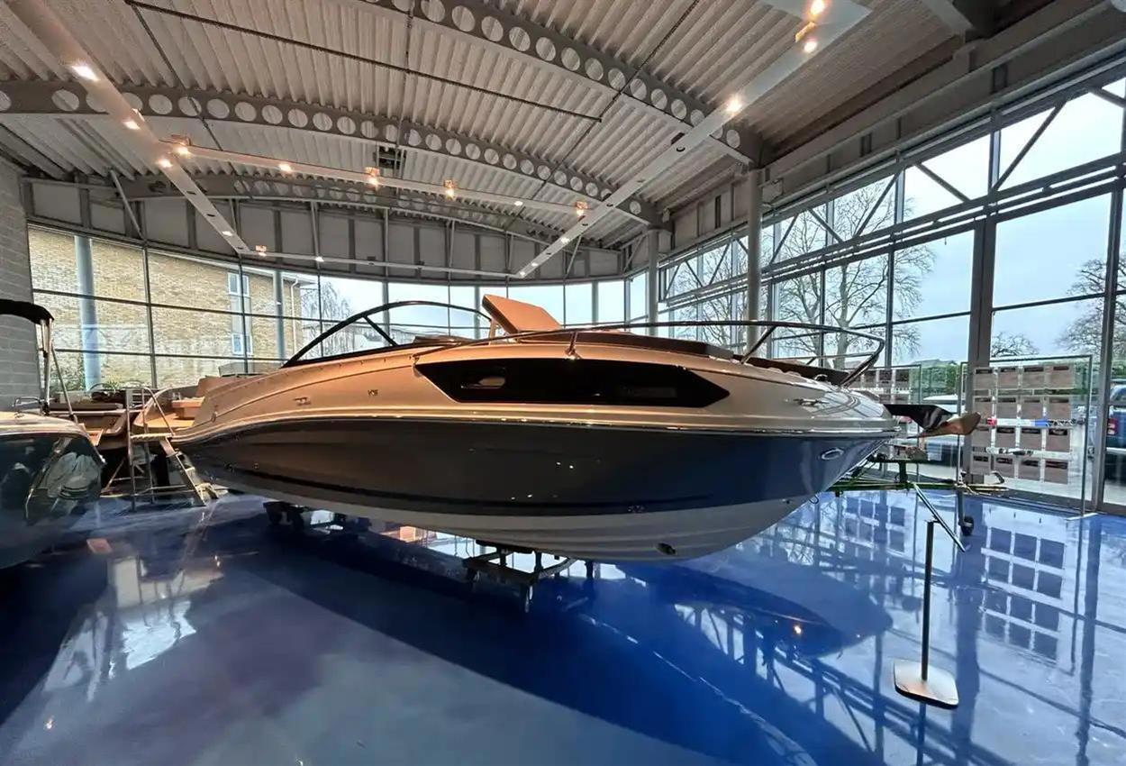 bayliner Vr6 cuddy outboard