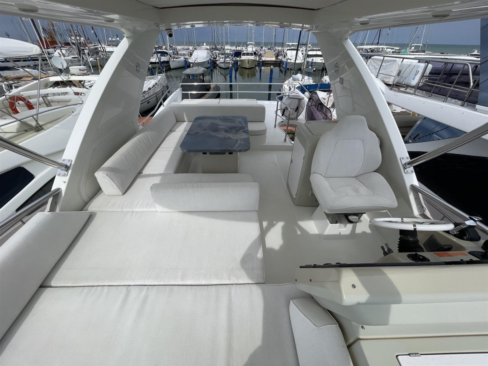 azimut 64 flybridge