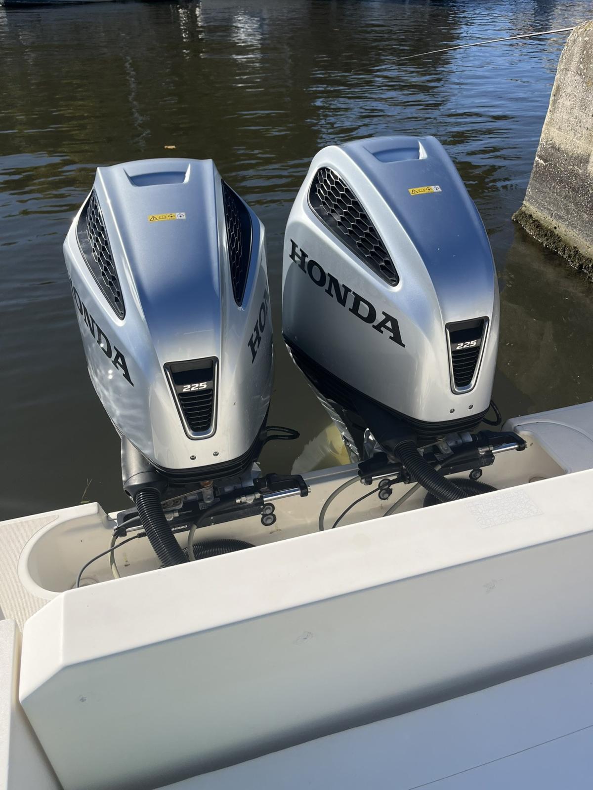 pursuit 2870 walkaround