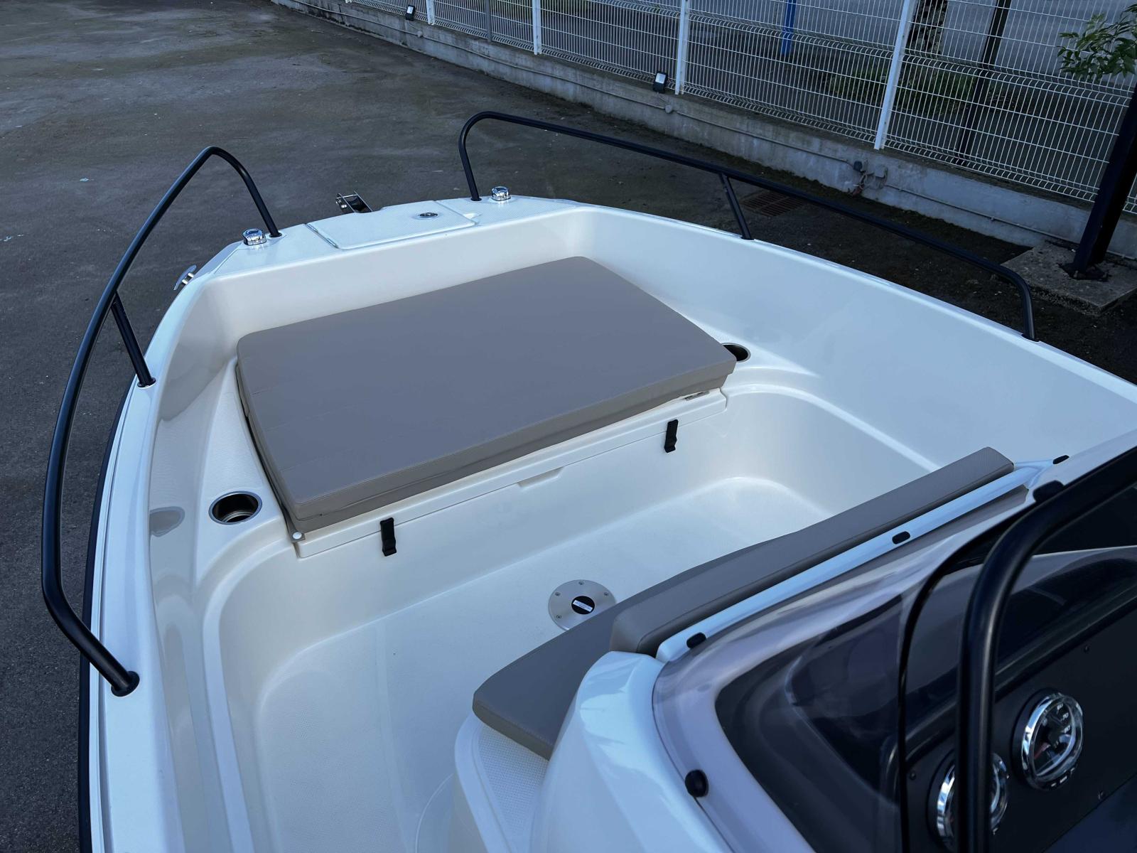 quicksilver Activ 555 open