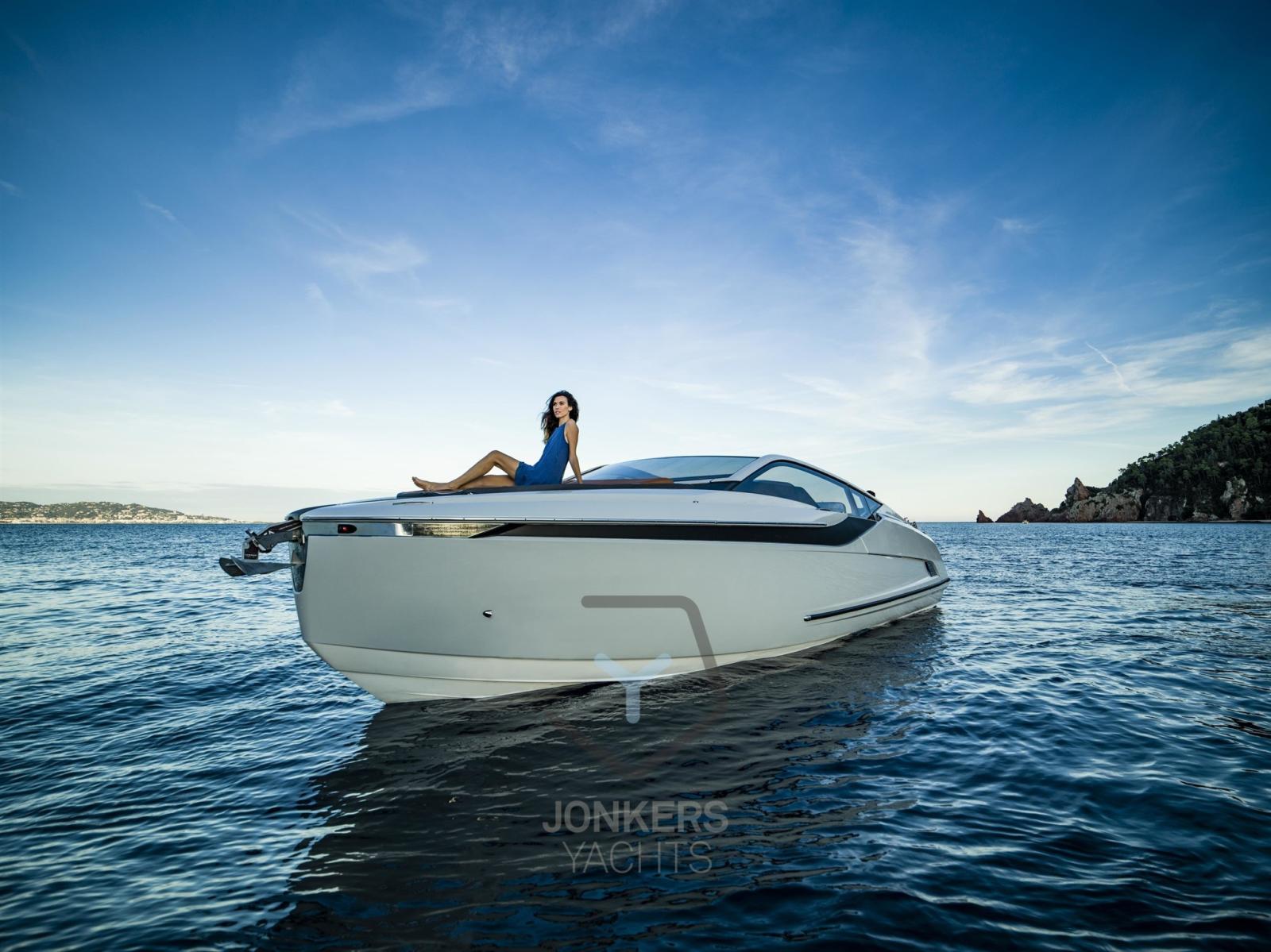 fairline F-line 33 outboard