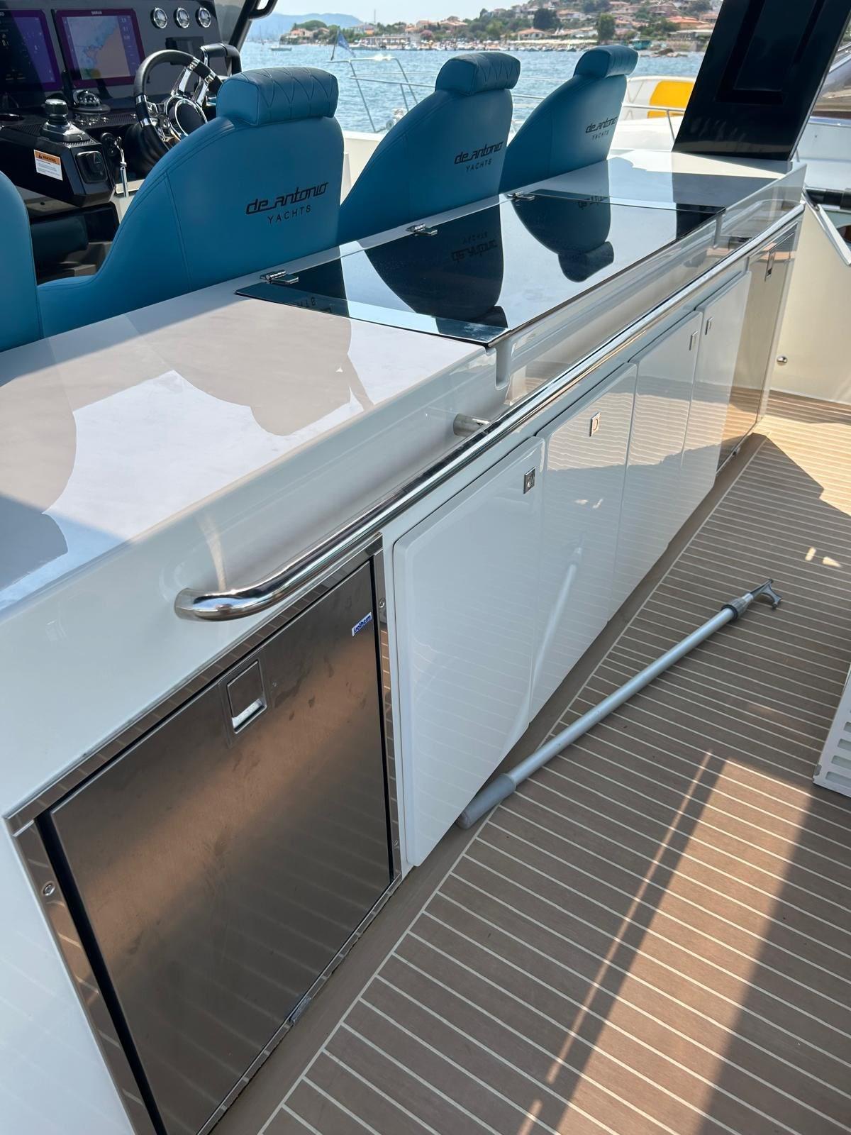 de antonio yachts D50 open