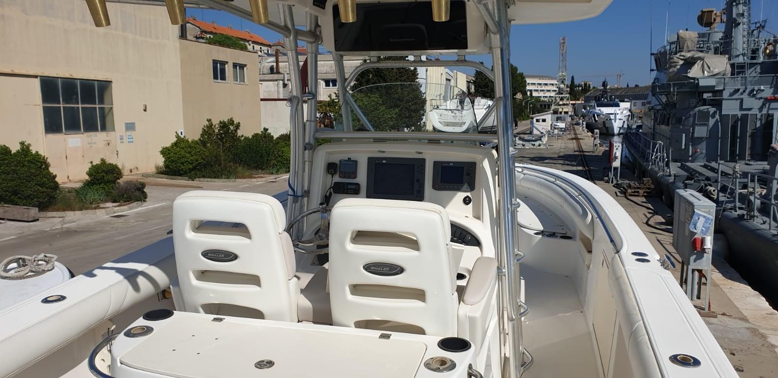 boston whaler Outrage 320
