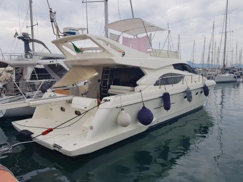 Ferretti yachts ferretti 530