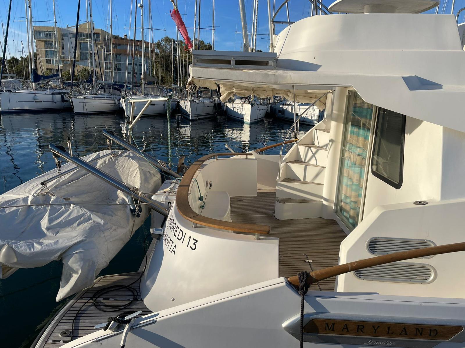 Catamaran Maryland. 37