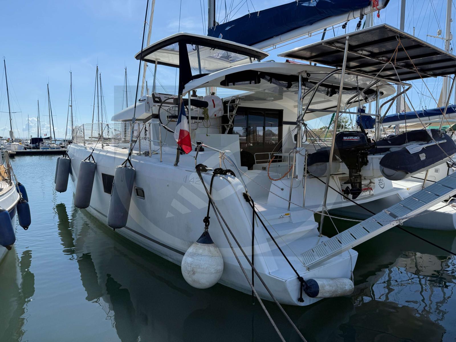 lagoon 42