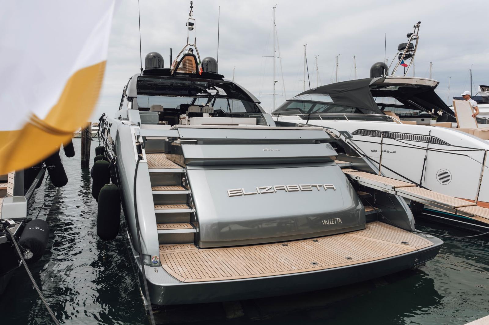 riva 76 bahamas super