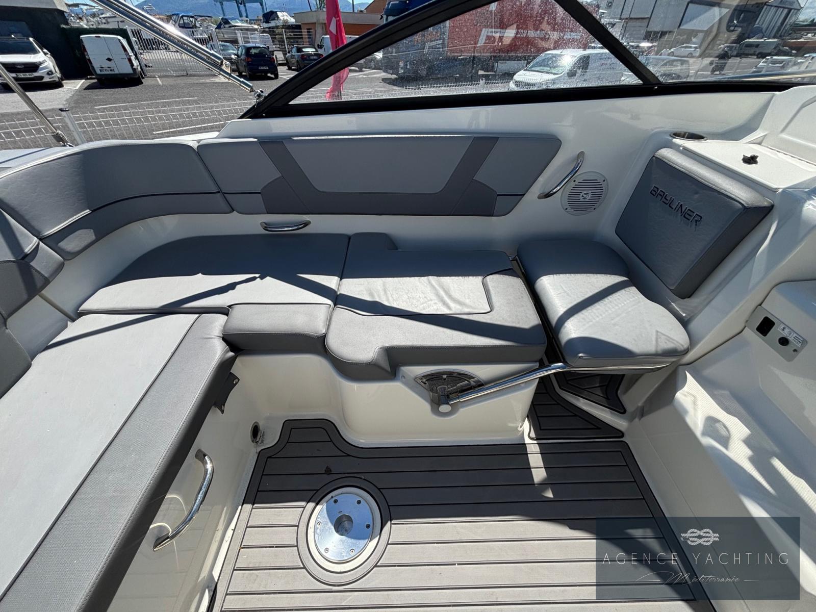 bayliner Vr5 cuddy ob
