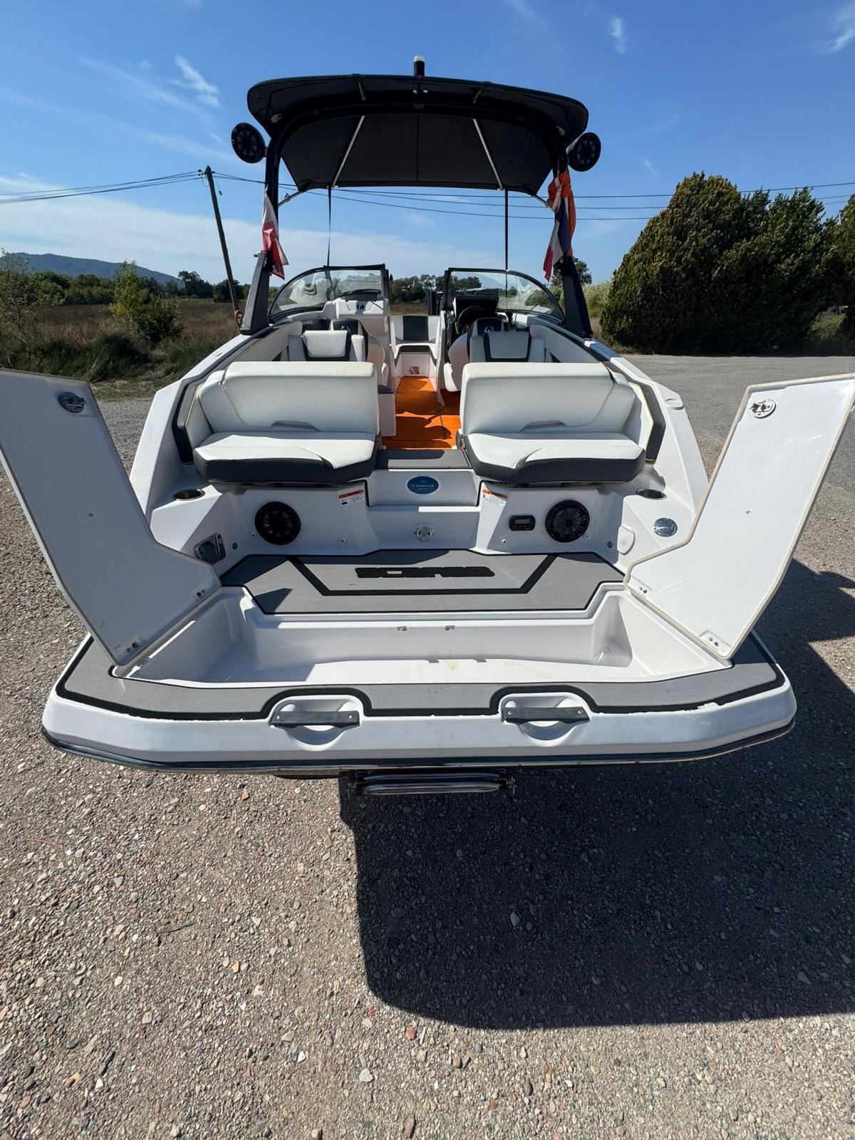 scarab Wake 255