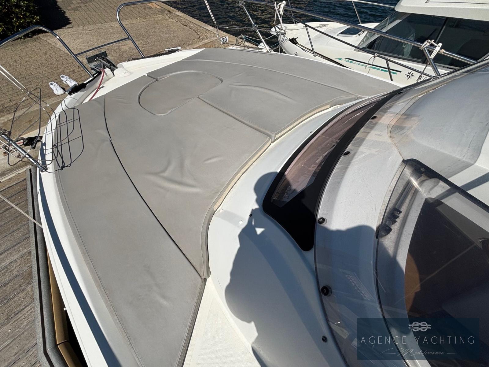 beneteau Flyer 850 sun deck