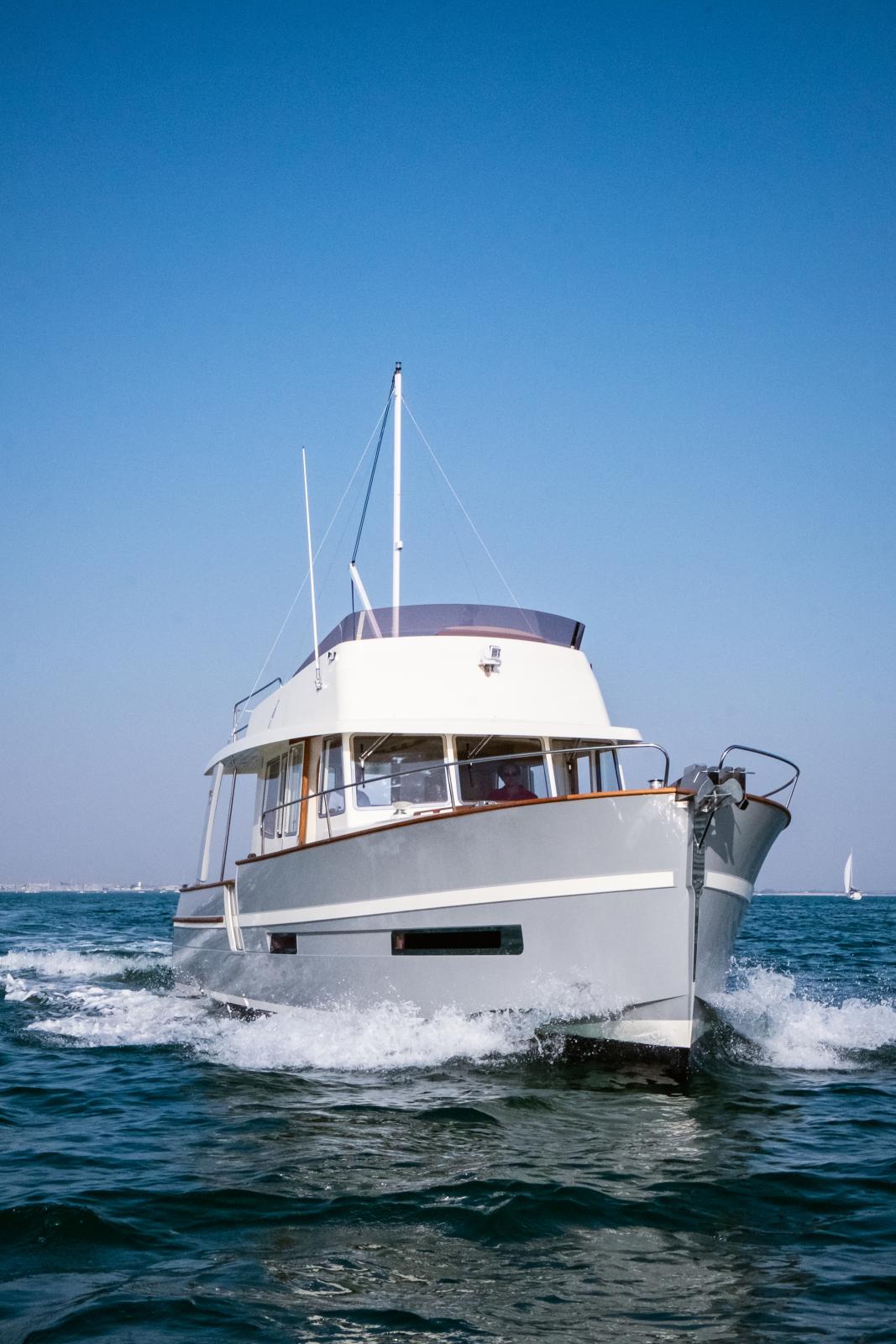 rhea marine Trawler 34 sedan
