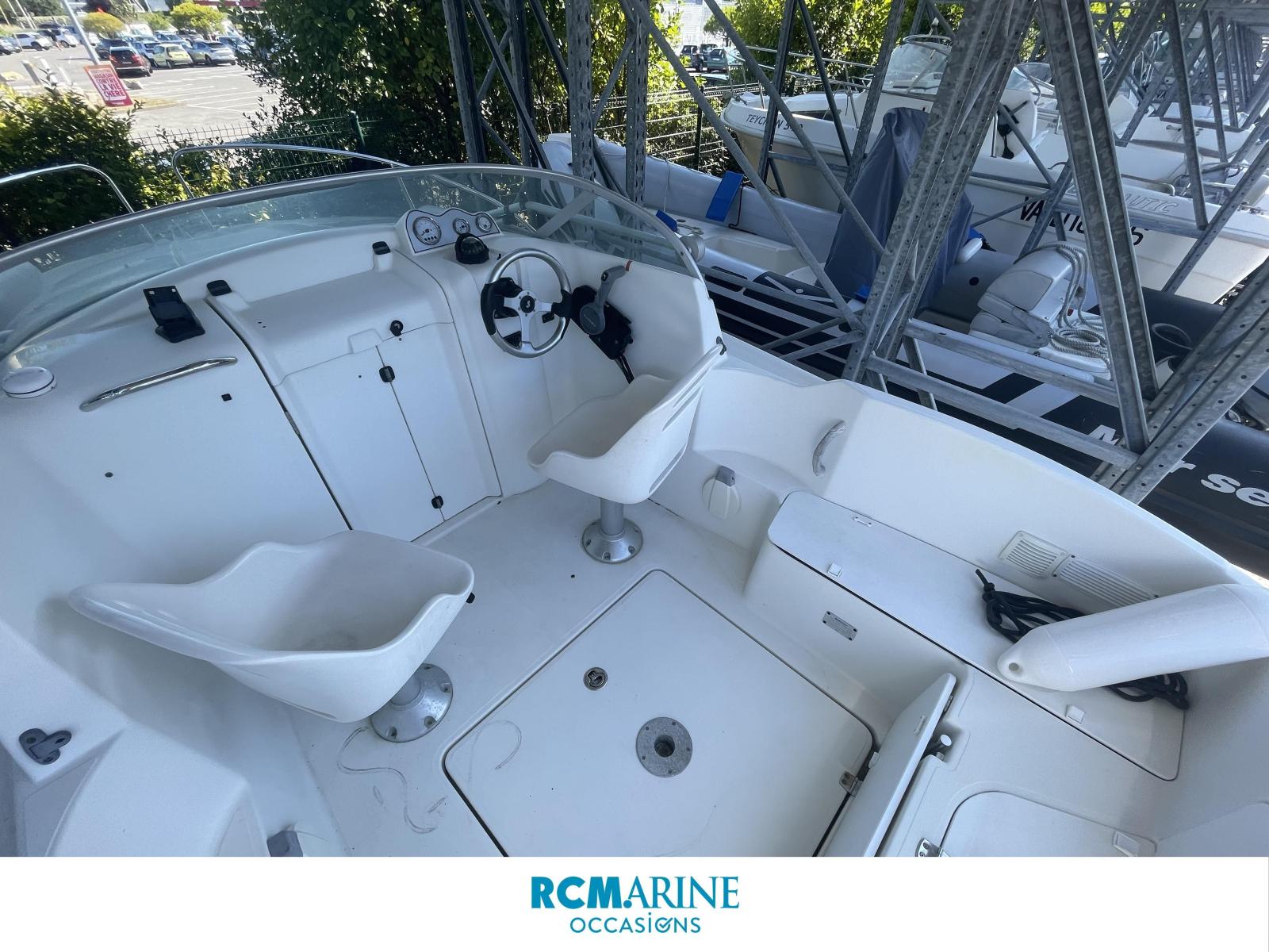 beneteau Flyer 550 cabin