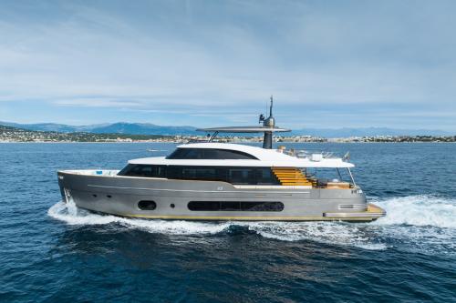 Azimut magellano 25
